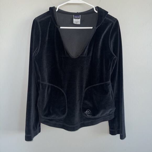 Women's PATAGONIA Rhythm Black Velour Pullover Long Sleeve Hoodie Size M Pockets - Picture 1 of 7